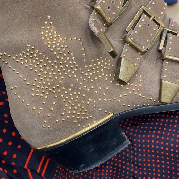 Chloé / Susanna Greige Studded Suede Booties - Picture 10 of 10